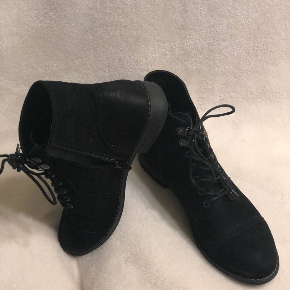 White Mountain black ankle boots. Gently used.